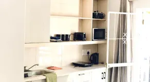 Sea Point 1-Bedroom Apartment- Walk to Beach & Promenade - Image 2