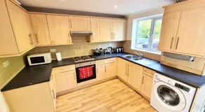 3 Bedroom Spacious Modern Comfortable Home in Rochdale, Work, Relax, Explore Manchester, Oldham, Bury - Image 3