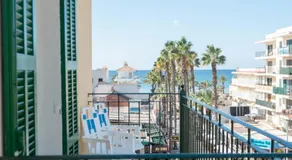 Coral beach house & food - Image 4