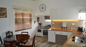 Cherry Blossom Cottage-with country charm and spa - Image 2