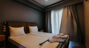 3 Island View Hotel - Image 2