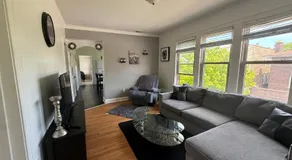 Prime location - Cozy 3bd near downtown! Free parking & fast WiFi! - Image 2