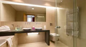Woodland House Hotel - Image 2