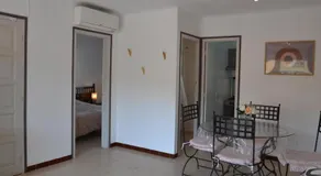 Apartamento Reformado con Estilo, Cerca de la Playa, para Familias, con Terraza y Parking - ES-323-50 - Image 2