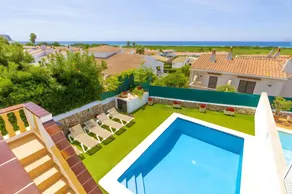 Villa Ocean Breeze - Steps away from the Beach - Image 4