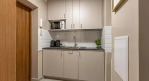 New! Studio with 3 Beds - Easy Access to Airport, City Center & WUM - Image 2