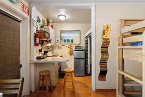 Bright 2BR Getaway | BBQ, Garden & Parking - Image 4