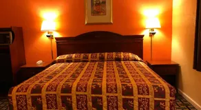Deluxe Inn - Image 2