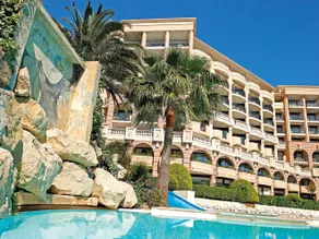 Cannes Front Beach Pools Apartment - Image 2