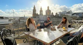 Sliema Cozy Townhouse with Rooftop View, Prime Spot - Image 5
