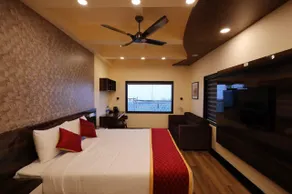 Plachoos Gardens - Private Luxury Pool Villa in Kuttikkanam - Image 2
