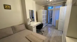 Modern bedroom with garden view - Image 2