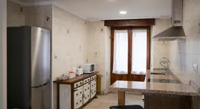 Tres Puentes Anguiano Apartamentos y Hostal - Image 5