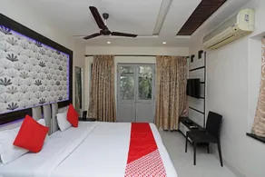 New White House Hotel - Image 3