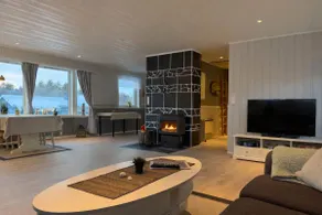 House under the Aurora Cozy Private Home with Fireplace - Image 2
