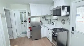 Private 1BR 1BA Suite, Kitchen, Fireplace, Parking - Image 3