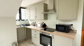 2 Bedroom Duplex's in Huntingdon - Built for Contractors & Professionals - Balcony - WiFi - Fully Equipped Kitchen - Smart TV - Ideal for Work Stays - Long Projects - Image 5