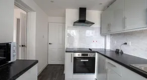 Business & Family-Friendly 2BR Racecourse Park 5min to Town & Hospital Parking WiFi - Image 4