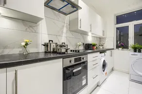 The Finsbury Deluxe Apartments - Image 5