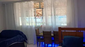 Casa no pequena Rio de Janeiro Aeroporto Galeão Lugar Bonito e agradável Local privado independente - Ar-condicionado - Ótimo para quem para CASAIS- FAMÍLIAS- GRUPOS- sozinho - Image 2