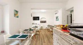 Hotel Week End - Image 4
