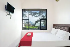 OYO 92609 Guest House Malay Singkawang - Image 2
