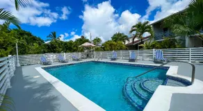 Sunset Lane Apartment Hotel - Image 3