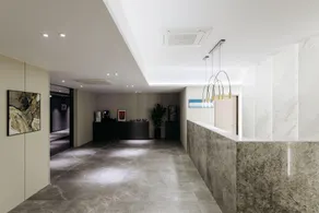 Queentown hotel - Image 2