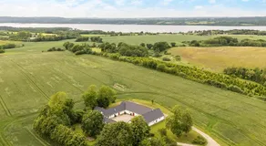 The white farm - Image 4
