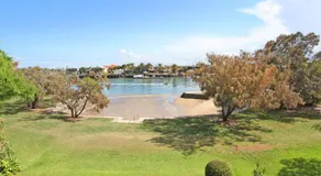 2 BD spacious apartment in Parkyn Parade with water views. - Image 5