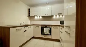Wokingham Stylish Two Bedroom Apartment - Image 5