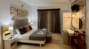 Summerscape Studios and Apartments - Image 2