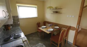 Beautiful accommodation with garden - Image 4