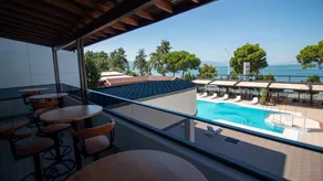 Lake Life Hotel - Image 3