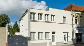 gîte 65 m2 200 m gare t-g-v et fac 400 m centre-ville grand parking 250 places gratuit face au logement - Image 4