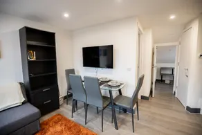 Cozy 2 Bed Flat in Town Centre - Image 3