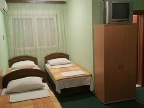 Motel Aura - Image 5