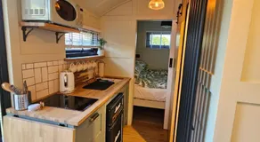 Gatwick hideout - Image 3