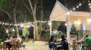 Rain Tree Cafe & Homestay - Image 3