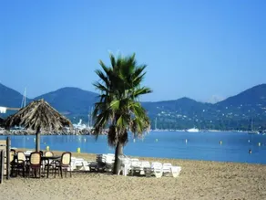 Ferienwohnung mit Garten, Pool und Terrasse | Meerblick | Neben dem Strand - Image 4