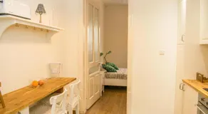 Vincenti Strait Street Suite - Image 2