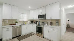 5-Bedrooms! Stylish and Modern Home, Pets Welcome! - Image 5
