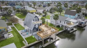 The Crab Shack Waterfront Canal with Cowboy Soaking Pool and Boat Dock - Image 3