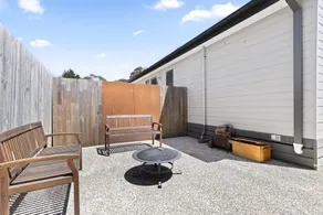 Spacious 2-Bedroom with Private Parking Access - Image 4