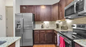 Stylish Open Concept Apt with King Bed, walking distance from NRG Texans Stadium, 1 mile to Med Center, Free Parking - Image 3