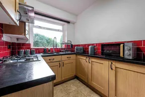 Cosy Home in Stoke on Trent - Image 4