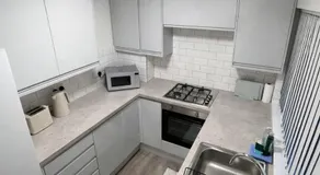 Spacious & Modern 2BR Flat in Bury Town Centre - Image 3