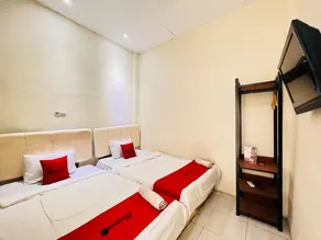 RedDoorz near Alun Alun Sidoarjo - Image 4