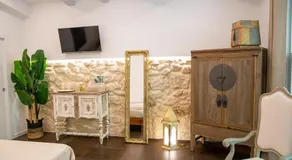 Amelia Apts & Rooms - Image 3