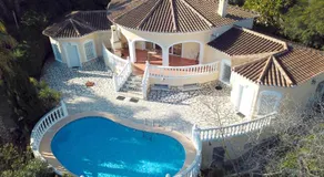 Spacieuse villa entièrement équipée avec terrasse, barbecue et jardin | Vue jardin | Adaptée au travail à distance - Image 3
